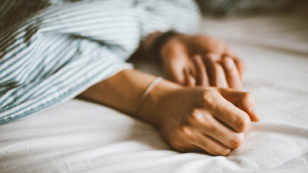 Dormir con una manta pesada puede ayudar a combatir el insomnio y la  ansiedad?